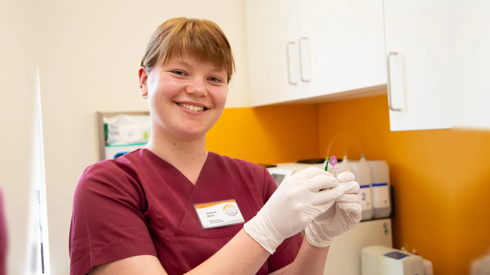 Viktoria Köck hat ihre Ausbildung zur Medizinischen Fachangestellten mit „sehr gut“ abgeschlossen und wurde dafür von der Ärztekammer ausgezeichnet.  (Foto: KHWE)