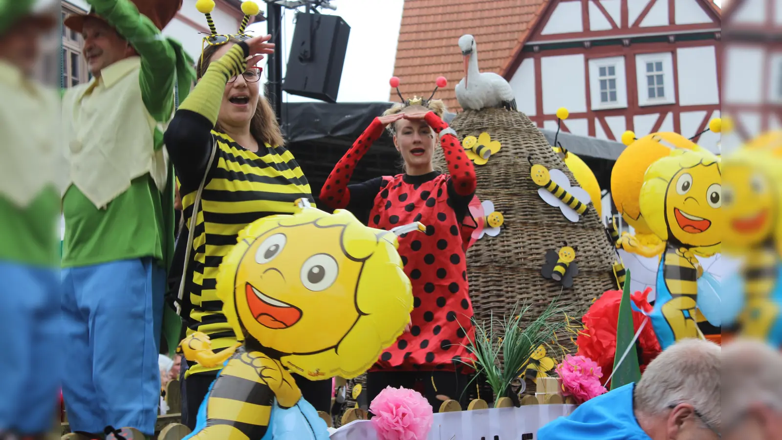 Festumzug „Helden der Kindheit” beim Viehmarkt in Hofgeismar (Foto: Julia Sürder)