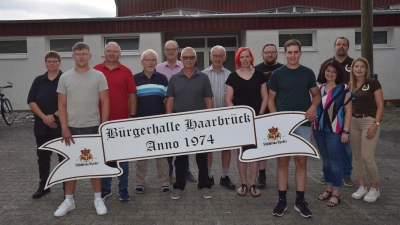 Vertreter und Vorsitzende der Vereinsgemeinschaft versammelten sich (v.l.): Yvonne Otto, Nico Rasche, Stefan Siewers, Helmut Hartmann, Markus Watermeyer, Henry Meyer, Bernhard Pieper, Iris Pollmann, Angelo Adam, Kai Bobbert, Beatrix Meyer, Bernhard Bobbert und Theresa Vössing. (Foto: Marc Otto)