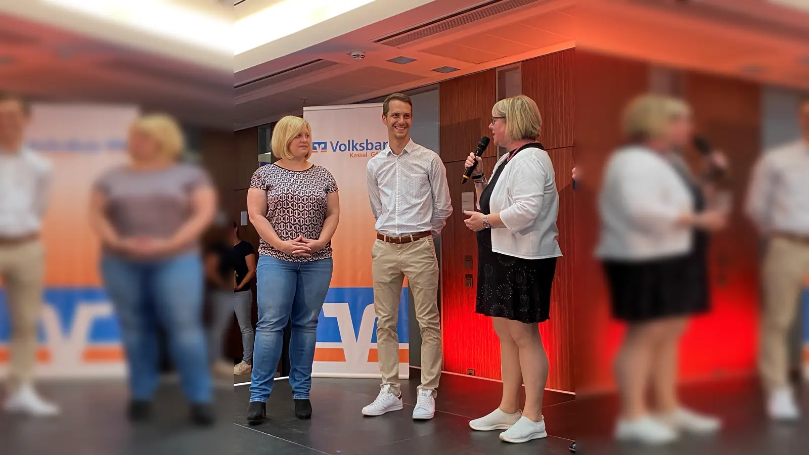 Vizelandrätin Silke Engler im Gespräch mit Annika Mehlhorn, ehemalige Olympia-Teilnehmerin, und Stephan Leyhe, zweifacher Olympia-Medaillensieger.  (Foto: Landkreis Kassel)