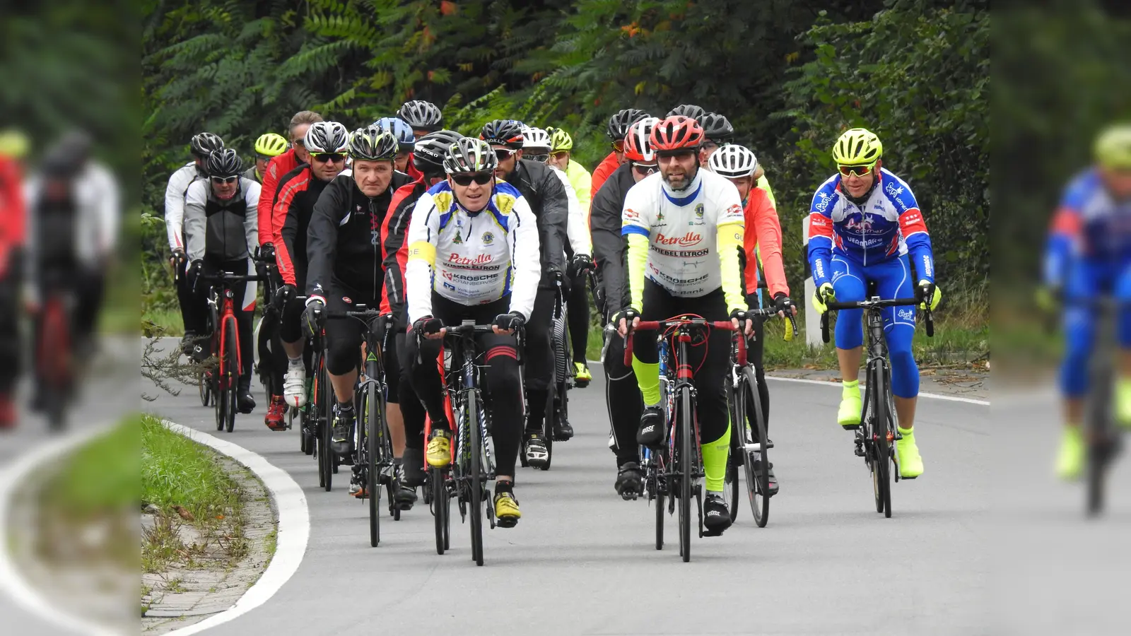 Rennradgruppe in der Rühler Schweiz. (Foto: Lionsclub Holzminden)