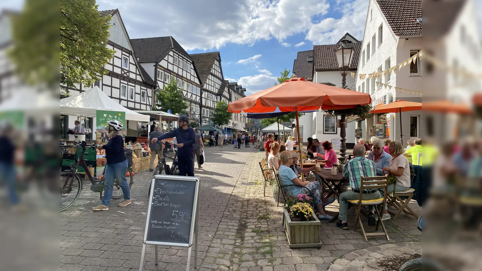 Die Vorbereitungen zum nächsten Feierabendmarkt in Beverungen laufen. (Foto: Beverungen Marketing e.V.)