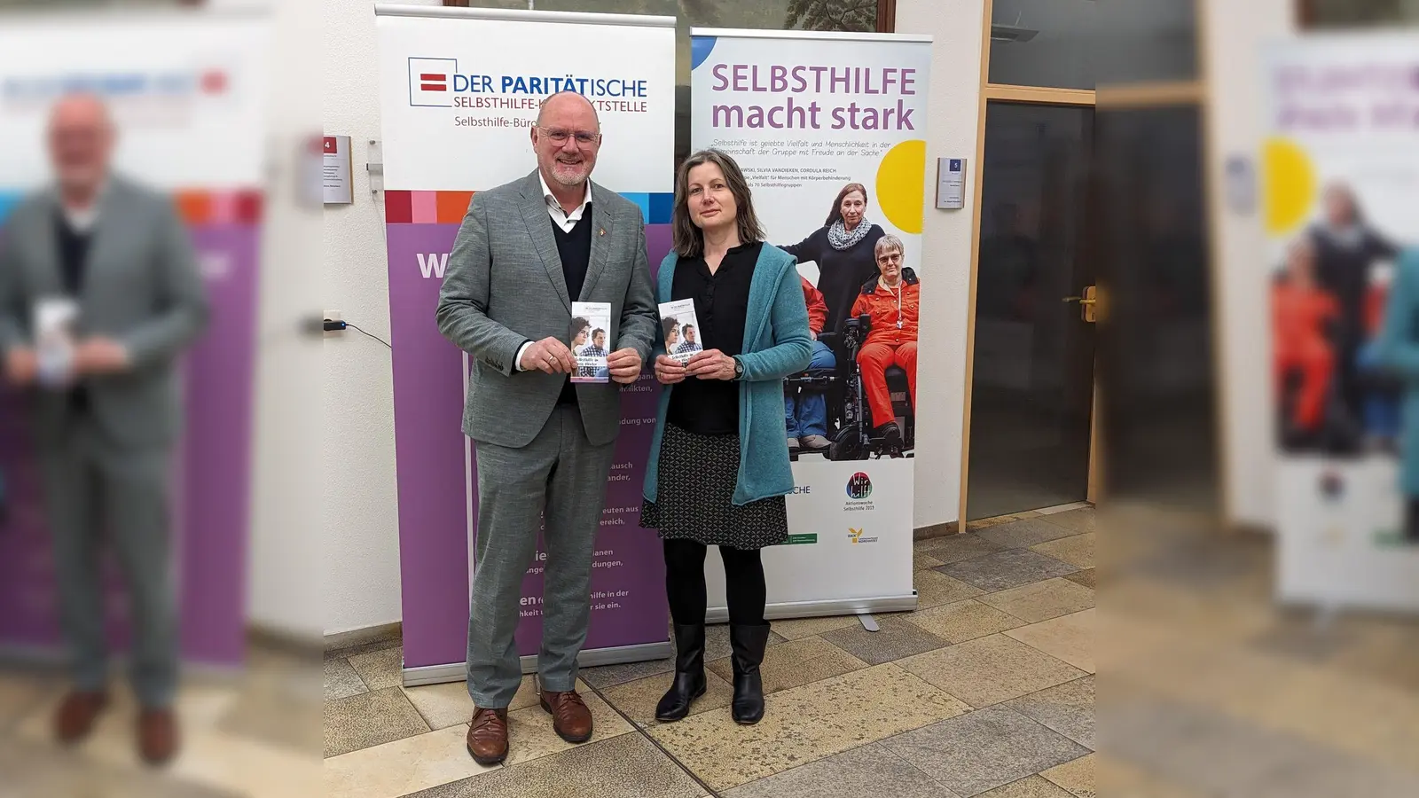 Johannes Schlütz (Bürgermeister der Stadt Nieheim) und Cornelia Pätzold (Mitarbeiterin im Selbsthilfe-Büro Höxter). (Foto: privat)