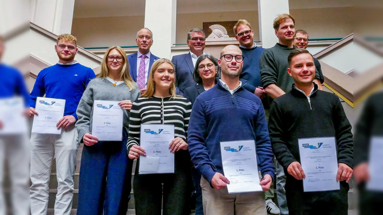 Teilnehmende, Initiatoren und Jury der ersten „PropTech Founders Week“ (v.l.n.r.): Noah Jonathan Loddoch, Svenja Muuß, Oliver Fuchs, Meret Bruns, Folkert Groeneveld, Jutta Klüber-Süßle, Kian Hunter Sting, Leif Sörensen, Jan Christian Schlüter, Niklas Bukenberger und Niklas Friese. (Foto: HAWK)