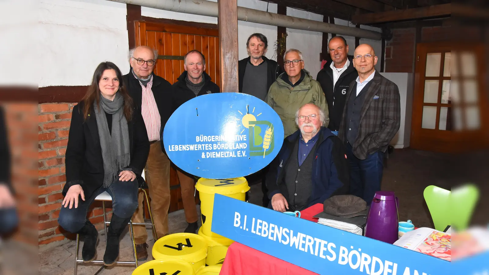 Pressegespräch: (v.l.) Edith Götz, Rainer Mues, Hubertus Hartmann, Heinrich Wenisch, Pfarrer Karlo Scholz, Josef Jacoby, Dr. Claus Schubert und Prof. Dr. Dr. Martin Hörning (Herstelle), Josef Jacobi (Körbecke), (Warburg), (Beverungen) und Heinrich Wenisch (Lauenförde) beteiligt. (Foto: Peter Vössing)