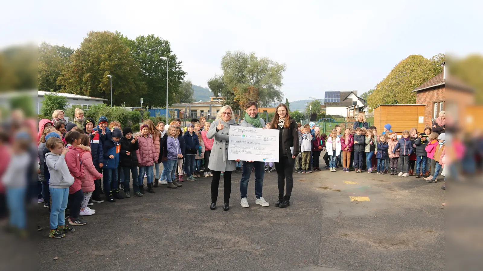 Die Grundschule Lauenförde sammelte ganze 5.345 Grüne Meilen und nimmt auch sonst sehr engagiert an der Einführung der Energiesparmodelle teil. (Foto: JB/KSA)