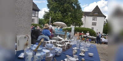 Eindrücke vom Porzellanflohmarkt in Fürstenberg (Foto: Barbara Siebrecht)