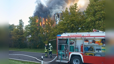 Vollkommen durch das Feuer zerstört wurde die Halle, in der sich neben der Lackiererei auch Prüfstände und der Versand befanden. (Foto: Stefan Bönning)