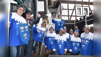 Angriff der Narren auf das Beverunger Rathaus (Foto: Barbara Siebrecht)