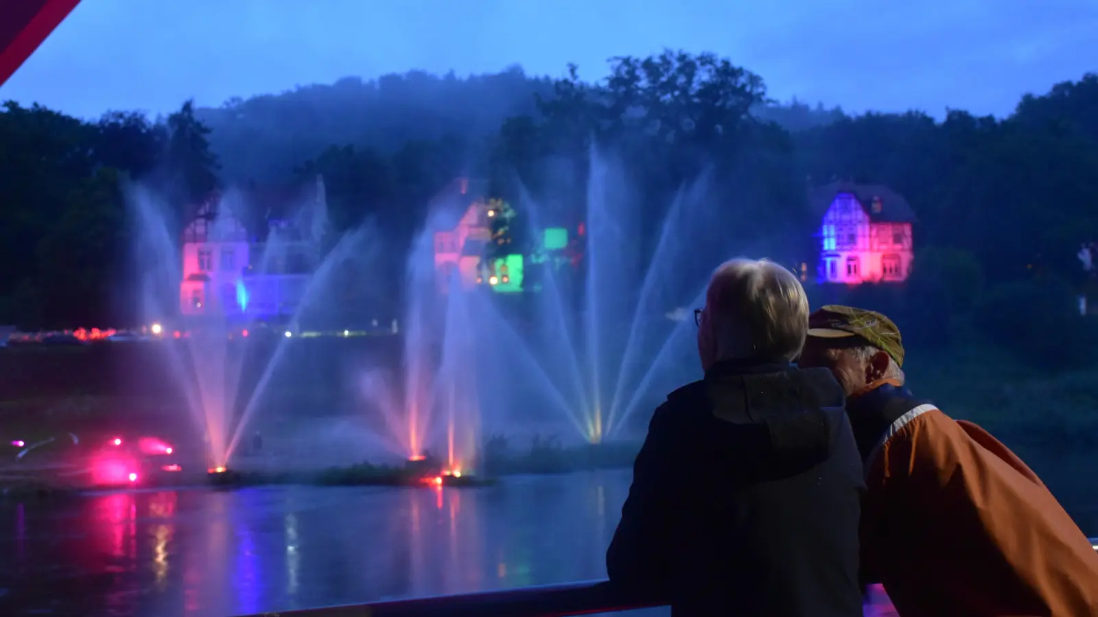 Fontänen und Hausfassaden wurden farbig beleuchtet.  (Foto: Barbara Siebrecht)