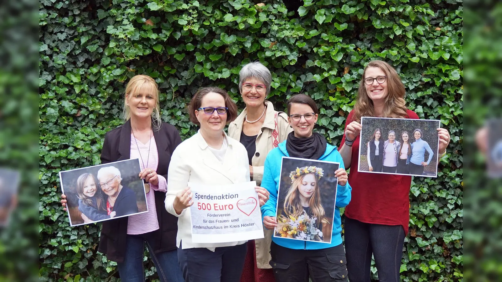 Eine gelungene Aktion »von Frauen für Frauen« (v.l.): Ulrike Nolte, Dagmar Hensler, Hedwig Mellwig, Ninja Bröker und Claudia Warneke bei der Spendenübergabe. (Foto: Stadt Brakel)