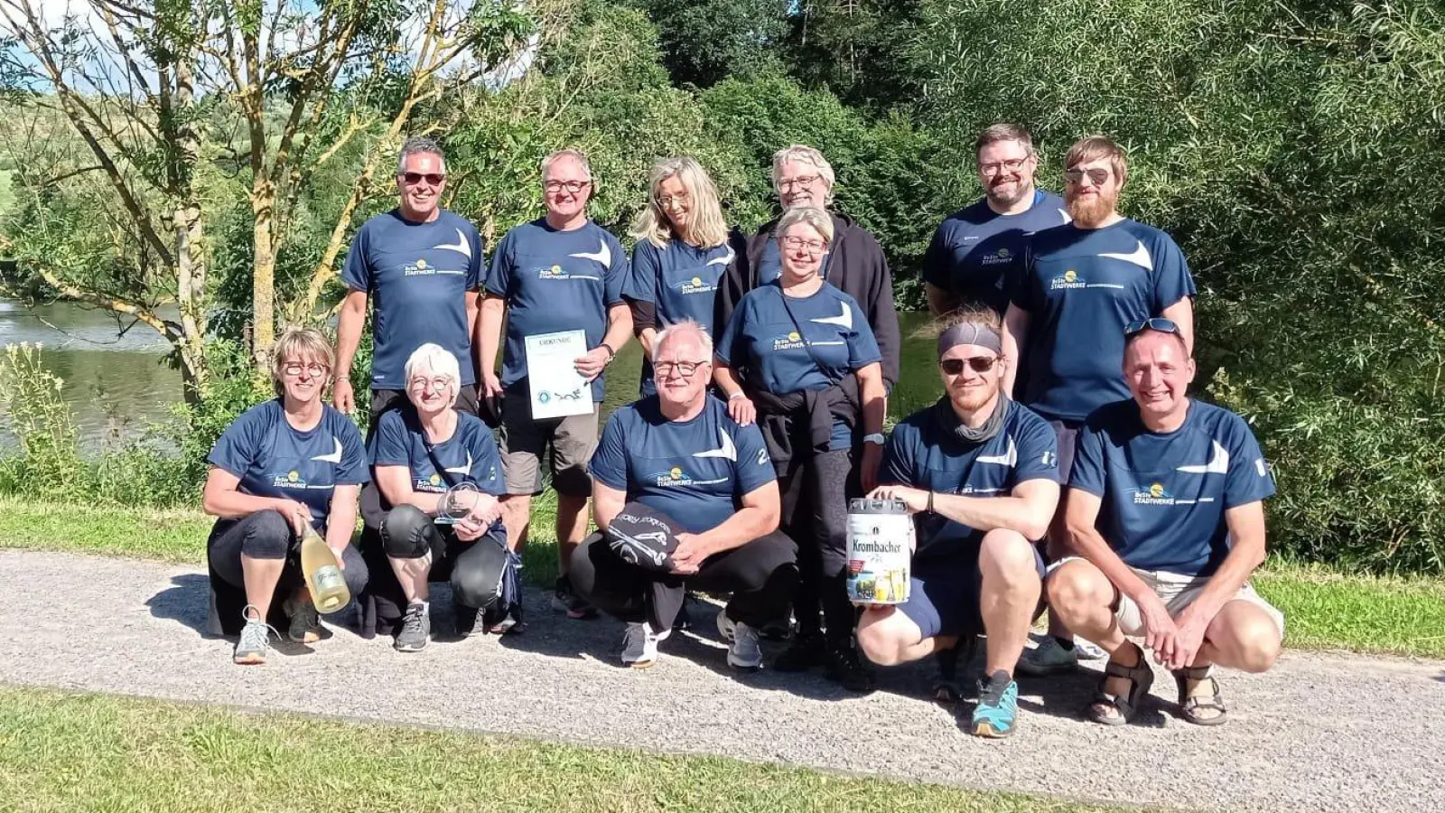 Gruppenfoto mit hinten v. l. Burkhard Dubberke, Uwe Bömelburgt, Sivia Hamatschek, Helmut Müller, Elke Marziniak, Dominik Blume, Thorben Dörrier, vorne v. l. Michaela Bast, Sigrid Koch-Behler, Lothar Denecke, Alexander Wilke und Michael Härtlein. (Foto: privat)