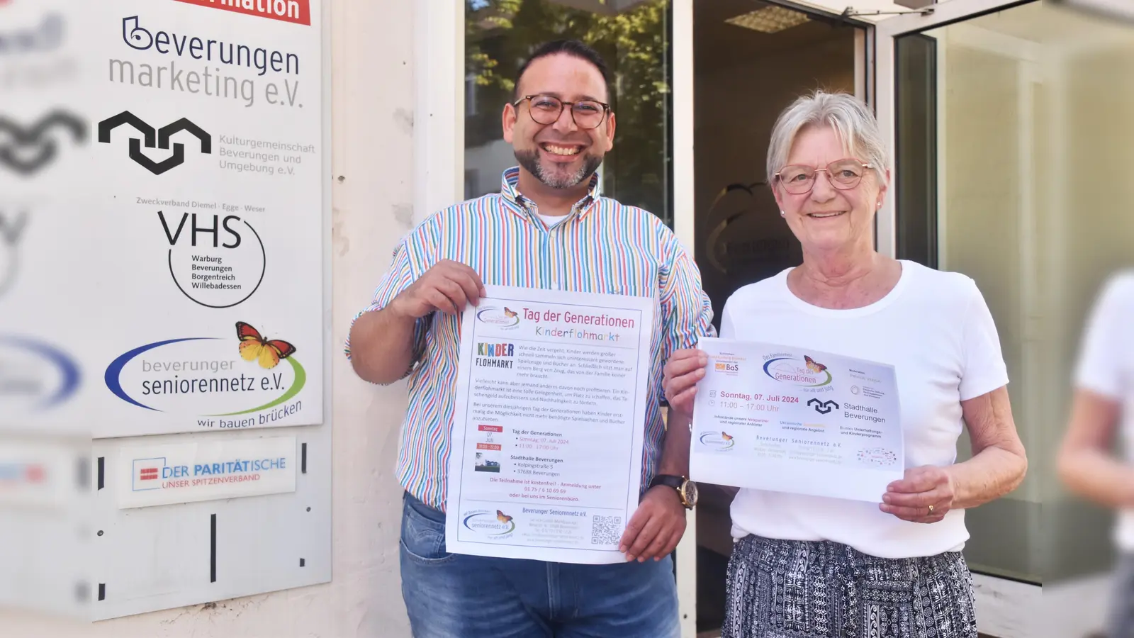 Der Vorsitzende des Beverunger Seniorennetzes, Amr Akel und die Projektkoordinatorin Irene Alberding empfehlen: „Kommen Sie zum Tag der Generationen“.  (Foto: Barbara Siebrecht)