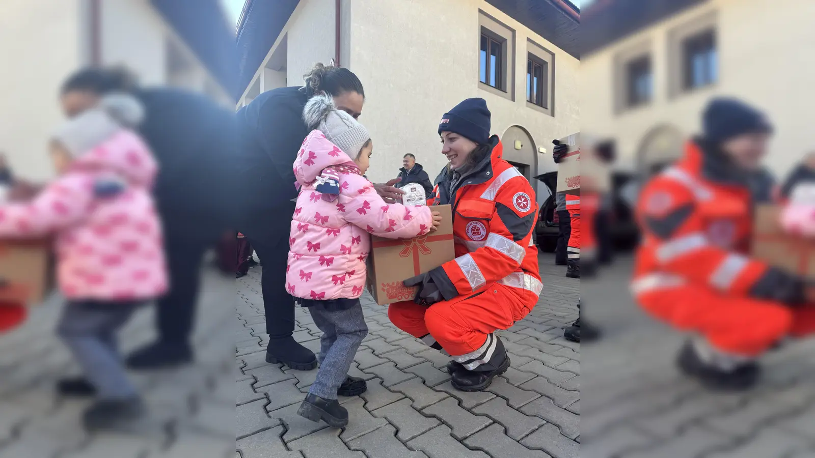 Der Einsatz hat sich gelohnt: Mit den Weihnachtstrucker-Paketen konnten die Johanniter vielen bedürftigen Menschen Freude schenken. (Foto: Johanniter/ Benjamin Retzac)