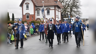 Der bunte KInderumzug trotzte dem grauen Wetter.  (Foto: Barbara Siebrecht)