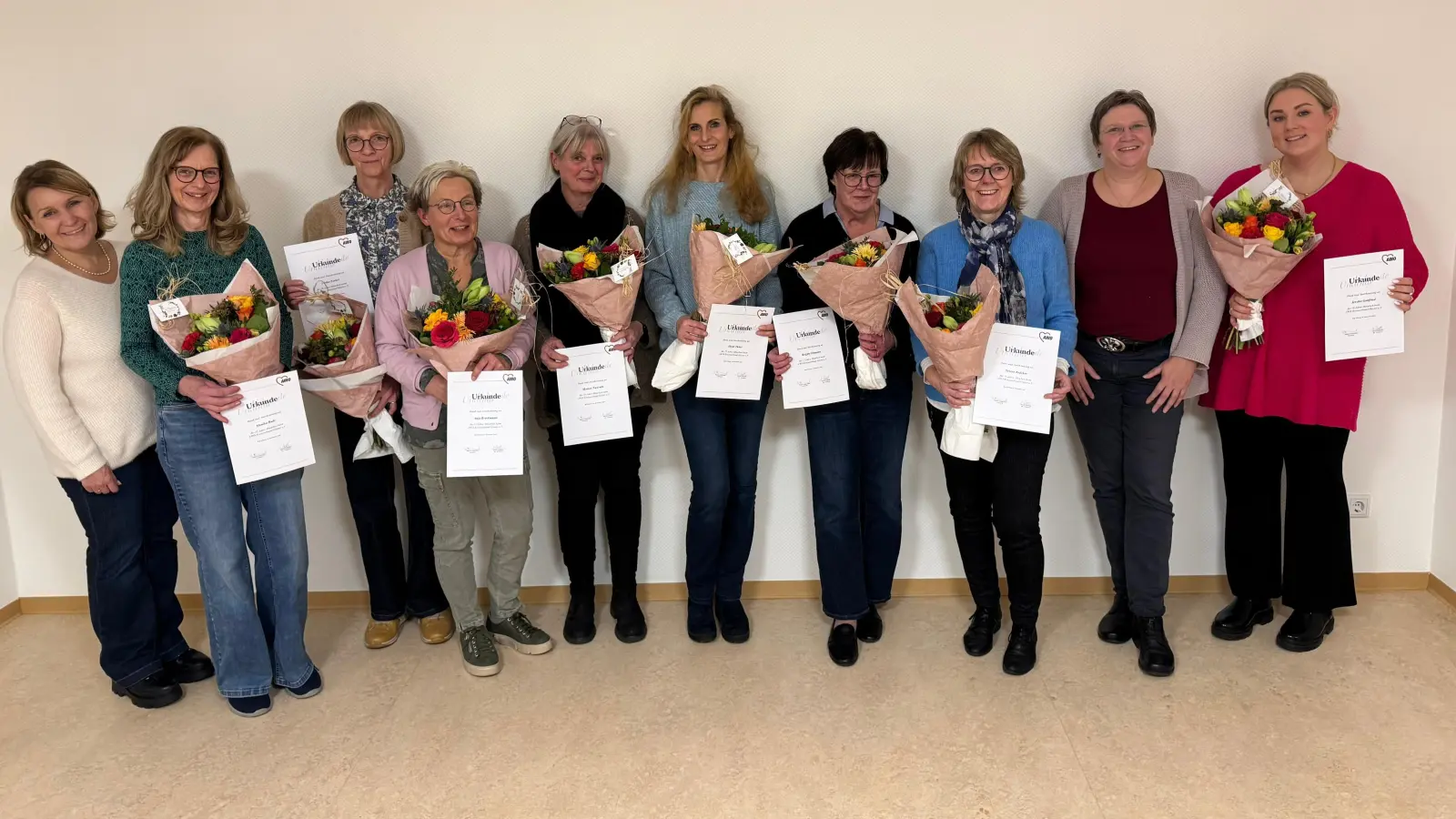 V.l.: Aljona Gottfried (Vorstand), Monika Rade, Ulrike Ferber, Anja Brockmann, Marion Nawrath, Heidi Thüer, Brigitte Ehmann, Sabine Redeker, Sabine Heikenfeld (Vorstand) und Jessika Gottfried. Es fehlen Bernadette Niemeier, Mareike Stöver und Stephanie Wiechers. (Foto: privat)