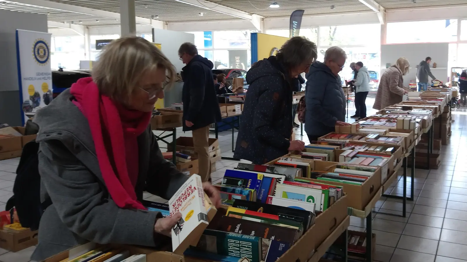 Viele Bücher lagen bereit und fanden neue Besitzer. (Foto: D. Dietrich)