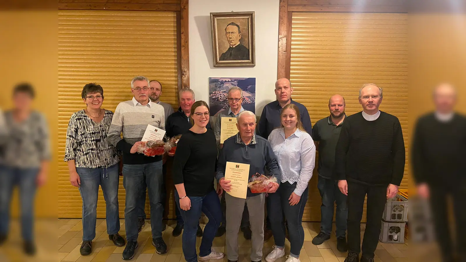 Hinten (v.l.): Martina Tewes, Bernd Frewer, Christian Otto, Christof Pape, Rainer Pape, Tobias Krull (Vorsitzender), Sven Krull (Kassierer), Pastor Ullrich Birkner.<br>Vorn (v.l.): Carolin Pape (Schriftführerin), Heinrich Dürdoth, Jana Dürdoth (Schriftführerin).<br>Es fehlen Norbert Dierkes und Leonard Brockmann. (Foto: privat)