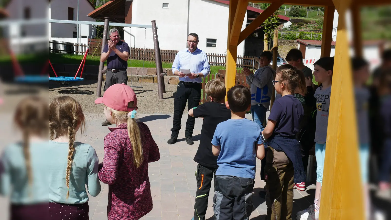 Neue Tischtennisplatte für Carlsdorfer Kinder (Foto: Stadt Hofgeismar)