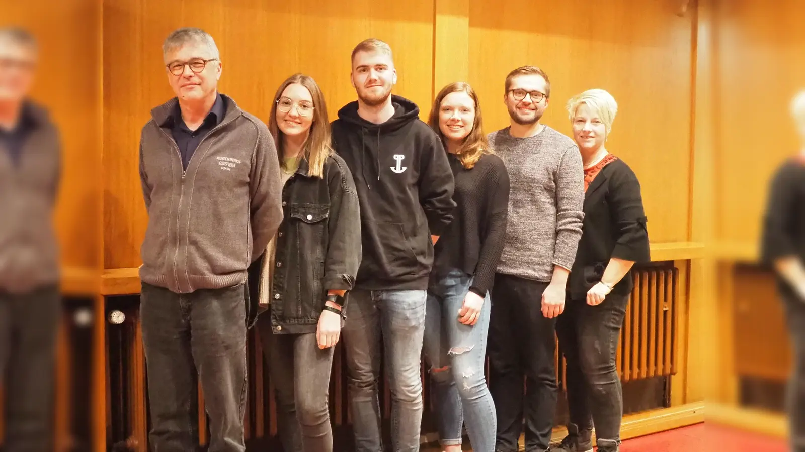 Stefan Schöttler, Alina Falke, Max Heising, Clara Pape, Jannik Bernard und Kathrin Mikus sind bereit, dem Hamlet die Stirn zu bieten. (Foto: privat)