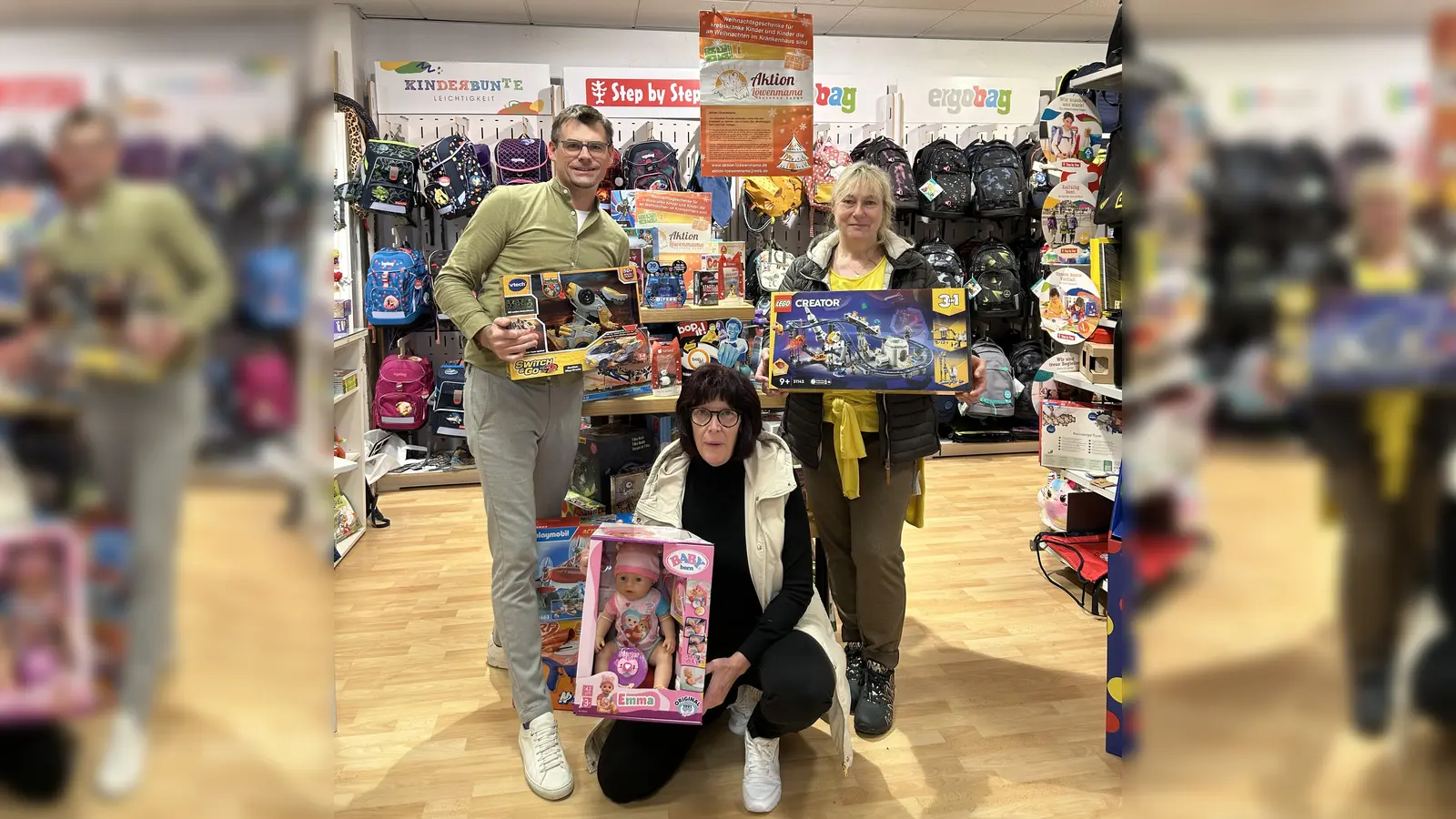 V.l.: Stefan Przyjemski und Angestellte Martina Kuhlmann von City Kauf helfen „Löwenmama“ Susanne Saage beim Erfüllen der Kinderwünsche. (Foto: privat)