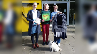 Inner Wheel- Präsidentin Maria-Theresia Wehofsich (Mitte), Petra Nolte (rechts) und Melanie Humborg (links) freuen sich auf die 13. Buch- und Spielebörse. (Foto: Doris Dietrich)