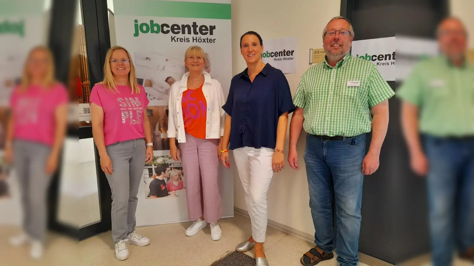 v.l. Maria Brakhane (Jobcenter Kreis Höxter) Herta Deuermeier (Schuldnerberatung der Diakonie) Vanessa Kamphemann (Vorstand und Geschäftsführung der Diakonie Paderborn-Höxter e.V.) und Bernd Zymer (Jobcenter Kreis Höxter). (Foto: Diakonie Paderborn-Höxter)