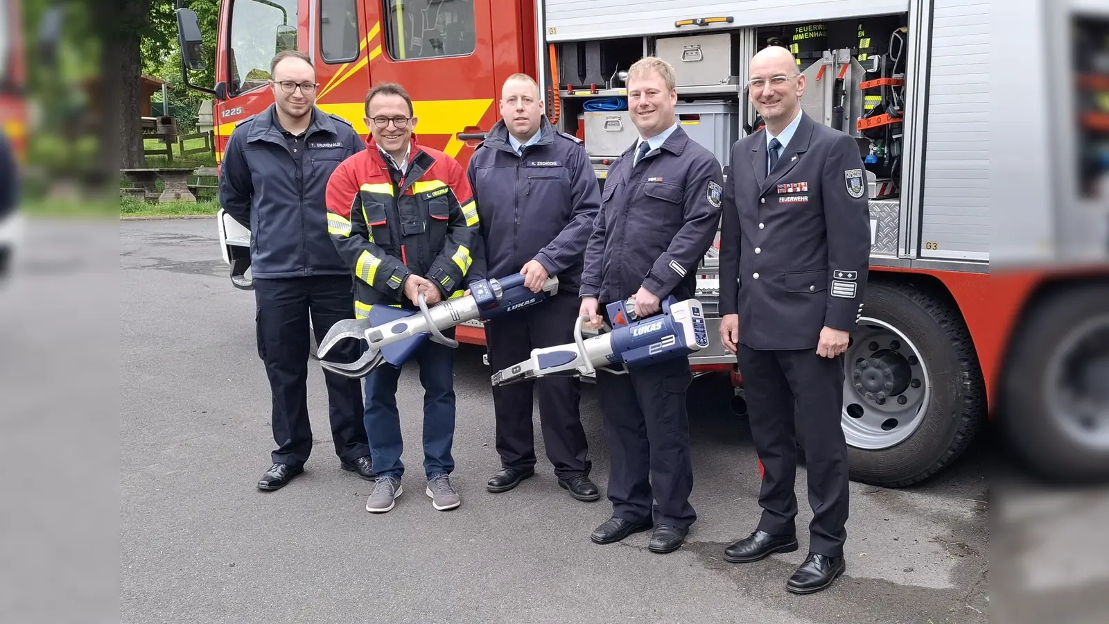 (v.l.) stellv. Stadtbrandinspektor Tobias Grunewald, Bürgermeister Lars Obermann, stellv. Wehrführer Holzhausen Kevin Zschocke, Wehrführer Holzhausen Manuel Tanz, Stadtbrandinspektor Heiko Reuse. (Foto: Stadt Immenhausen)