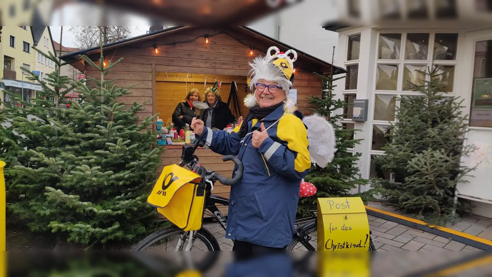 Der himmlische Postbote nimmt Wunschzettel entgegen. (Foto: privat)