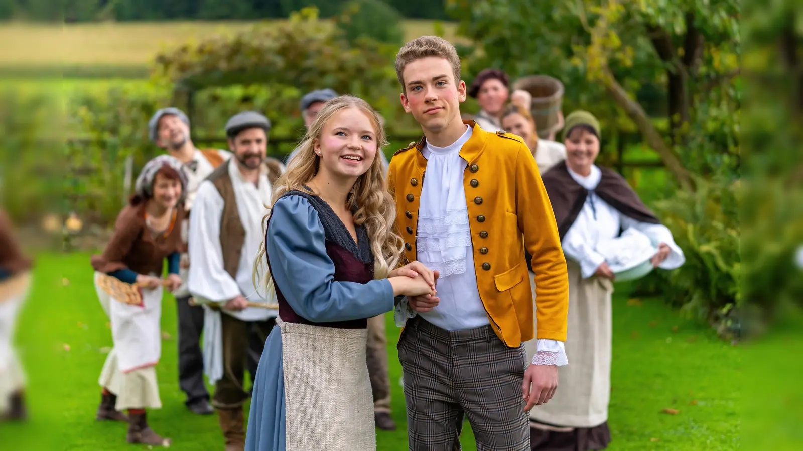 Und sie lebten glücklich bis an ihr Lebensende… Aschenbrödel (Pauline Koch) und der Prinz (Magnus Knipping), Ensemble der Abtei Musical Company. (Foto: Abtei Musical Company)