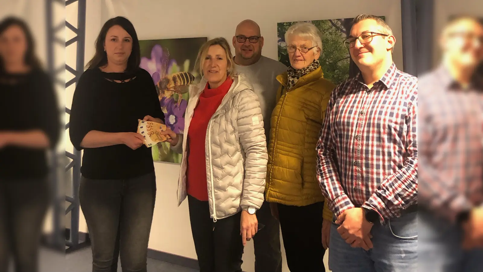 V.l.: Yvonne Peters (Förderverein Grundschule Boffzen), Monika Rassl (Landfrauen Boffzen), Olaf Bost (Förderverein Grundschule Boffzen), Hanni Scherfose (Landfrauen Boffzen) und Alexander Silbernagel (Förderverein Grundschule Boffzen). (Foto: privat)