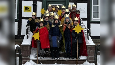 Widriges Wetter, trotzdem gute Laune: Die Sternsinger von Ossendorf. (Foto: privat)