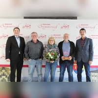 (v.l.) Bürgermeister Nicolas Aisch, Ortsvorsteher von Borgholz Franz-Josef Wegener; Gaby Römer, Gerhard Brast und Georg Schulze. (Foto: Stadt Borgentreich)