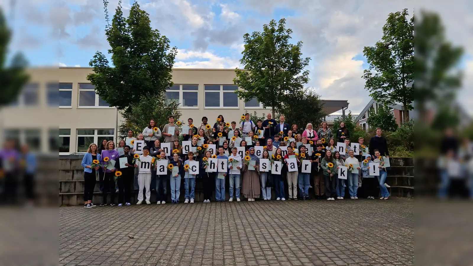 Rund 90 Jugendliche nahmen ihre FSSJ-Zertifikate entgegen. Insgesamt hatte das Programm im Schuljahr 2023/24 über 300 Teilnehmende.  (Foto: Landkreis Kassel)