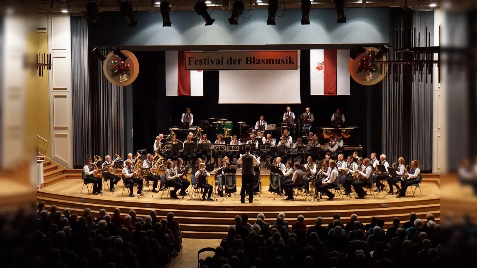 Die Blaskapelle Brenkhausen bei einem Auftritt beim Festival der Blasmusik. (Foto: privat)