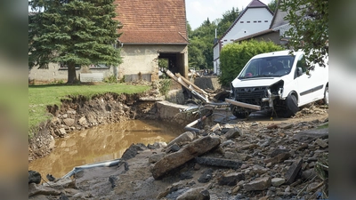 Ein Bild der Verwüstung zeigte sich in Gottsbüren nach dem Unwetter in der Nacht auf Freitag. (Foto: Stefan Bönning)