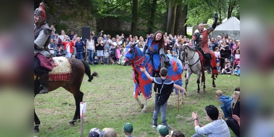 Darsteller und Zuschauer kamen sich beim Ritterturnier ganz nah. (Foto: Marc Otto)