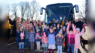 Die Schülerinnen und Schüler der Musikschule Höxter freuen sich auf den Ausflug und auf den Konzertbesuch. (Foto: Förderverein der Musikschule Höxter e. V. / Stadt Höxter)